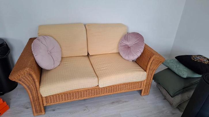 Rotan tweepersoonsbank jaren 80, Huis en Inrichting, Banken | Bankstellen, Gebruikt, Rechte bank, Tweepersoons, Minder dan 150 cm