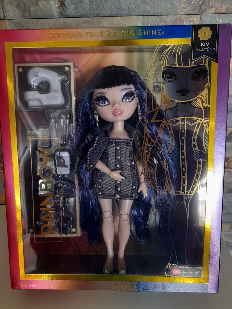 Rainbow High - Kim Nguyen, Verzamelen, Poppen, Ophalen of Verzenden, Zo goed als nieuw, Pop