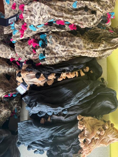 Partij dames sjaals – nieuw met label – 1,80 m – hele part, Kleding | Dames, Mutsen, Sjaals en Handschoenen, Nieuw, Sjaal, Ophalen of Verzenden