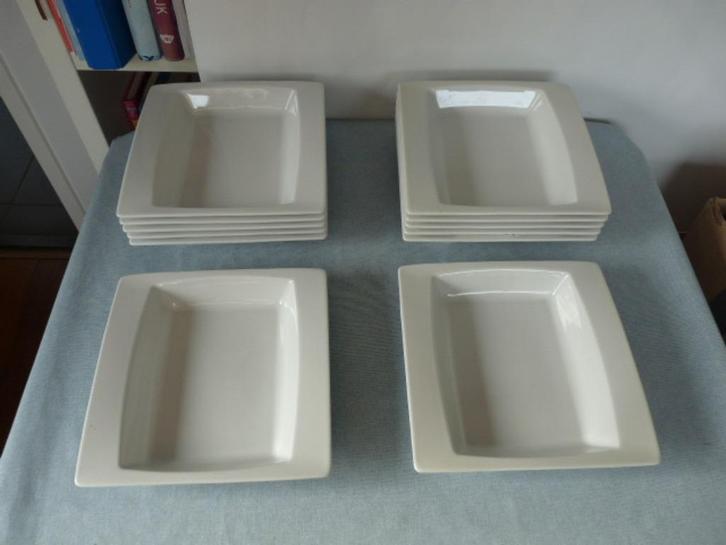 12 mooie witte design opdien of serveerborden van Mosa, Huis en Inrichting, Keuken | Servies, Zo goed als nieuw, Bord(en), Overige stijlen