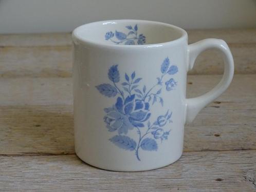 Mok, Royal Boch, FLEURS BLEUES, zo goed als nieuw, Huis en Inrichting, Keuken | Servies, Zo goed als nieuw, Kop(pen) en/of Schotel(s)