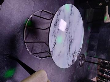 Salon tafel  beschikbaar voor biedingen