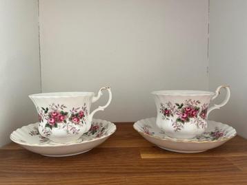 2 vintage kopjes Royal Albert Lavender Rose beschikbaar voor biedingen