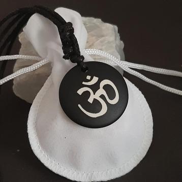 OHM hanger aan verstelbaar koordketting Yoga *cadeau tip* beschikbaar voor biedingen