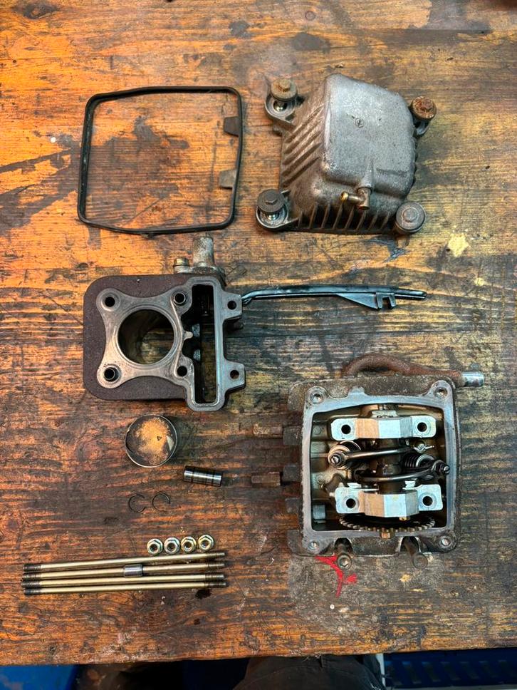 Vespa LX50 / S50 4T 2V Cilinder + Cilinderkop Compleet, Fietsen en Brommers, Brommeronderdelen | Algemeen, Gebruikt, Cilinder