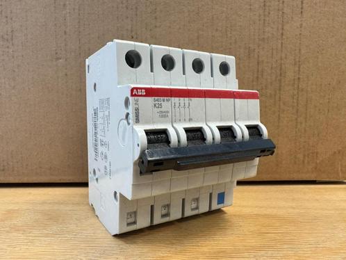 ABB S 403M K25 NP ABB INSTALLATIEAUTOMAAT 3 POLI (S403M-K25N, Doe-het-zelf en Verbouw, Elektra en Kabels, Zo goed als nieuw, Schakelaar
