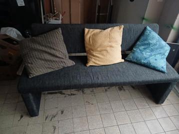 Mooie Rechte Bank - Stijlvol en Comfortabel! beschikbaar voor biedingen