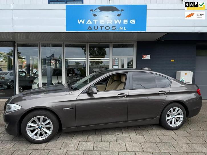 BMW 5-serie 523i Executive NAVI|PDC|YOUNG TIMER, Auto's, BMW, Bedrijf, Te koop, 5-Serie, ABS, Airbags, Airconditioning, Alarm