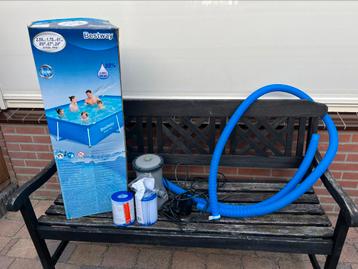 Bestway zwembad, filterpomp, filters/nieuw, aan afvoerslang beschikbaar voor biedingen