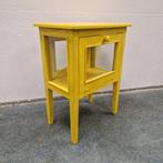 Vintage theekastje vitrinekast geel kastje gele theekast, Ophalen of Verzenden, Huis en Inrichting