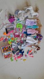 Barbies met kleding en assesoires, Ophalen, Gebruikt, Barbie