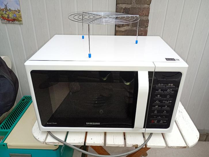 combimagnetron, Witgoed en Apparatuur, Magnetrons, Zo goed als nieuw, Vrijstaand, Combimagnetron, 45 tot 60 cm, Grill, Hete lucht