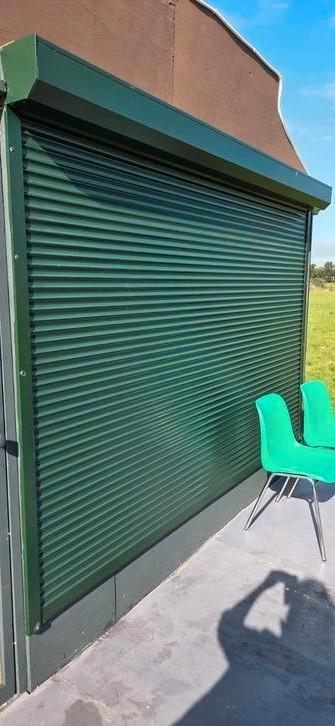 Zes rolluiken groen 4*140*200 en 2*280*2 beschikbaar voor biedingen