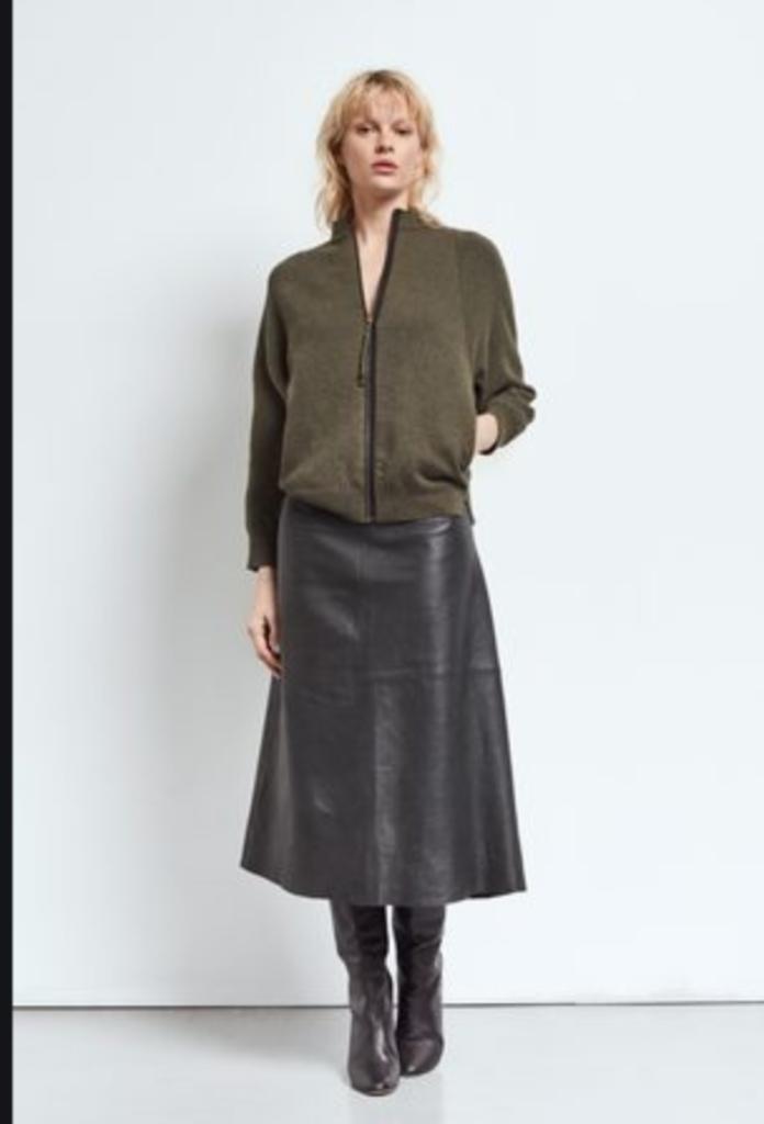 NIEUW Humanoid prachtige leren rok donker olijf mt M herfst, Kleding | Dames, Rokken, Nieuw, Maat 38/40 (M), Groen, Onder de knie