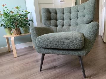 Mosgroene stoel 2 jaar oud, ongeschonden beschikbaar voor biedingen