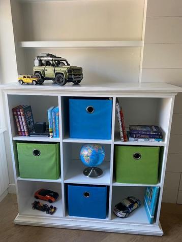 boekenkast beschikbaar voor biedingen