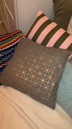 40x40 grijs met gouden strepen kussen van Leen Bakker, Huis en Inrichting, Woonaccessoires | Kussens, Ophalen of Verzenden, Gebruikt