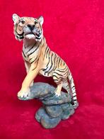 Mooi tijger beeld op een rots, Verzamelen, Beelden en Beeldjes, Ophalen, Nieuw, Dier