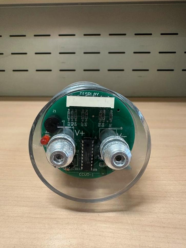 Power Cap Voedingscondensator met Voltmeter, Auto diversen, Autospeakers, Gebruikt, Ophalen of Verzenden