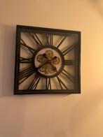 Vierkante wandklok met tandwielen, Huis en Inrichting, Woonaccessoires | Klokken, Ophalen, Zo goed als nieuw, Analoog, Wandklok