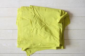 Gele stretch stof 2.50 x 1.60 m + 0.5 x 0.9, nieuw beschikbaar voor biedingen