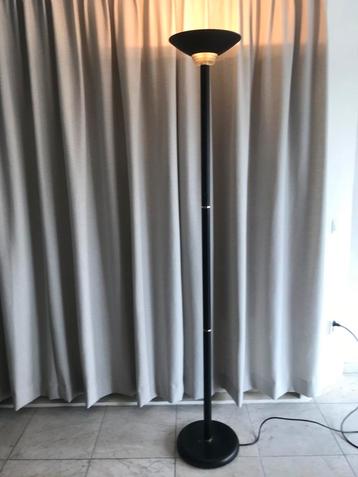  Vloerlamp   -  halogeenlamp beschikbaar voor biedingen