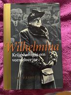 Cees Fasseur Wilhelmina Krijhsgaftig in een vormeloze jas, Politiek, Ophalen of Verzenden, Zo goed als nieuw
