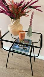 Stijlvol Riverdale bijzettafeltje met Glazen Blad, Minder dan 55 cm, Vierkant, Ophalen, 45 tot 60 cm