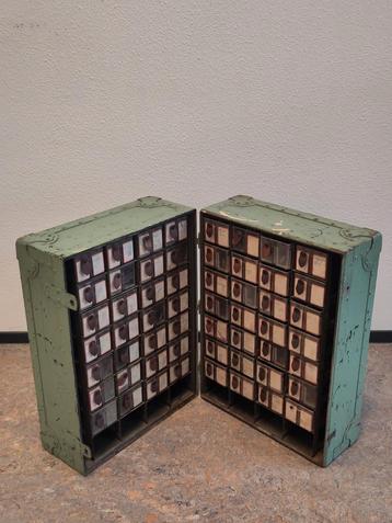 Metalen militaire kist koffer metaal voor onderdelen  beschikbaar voor biedingen