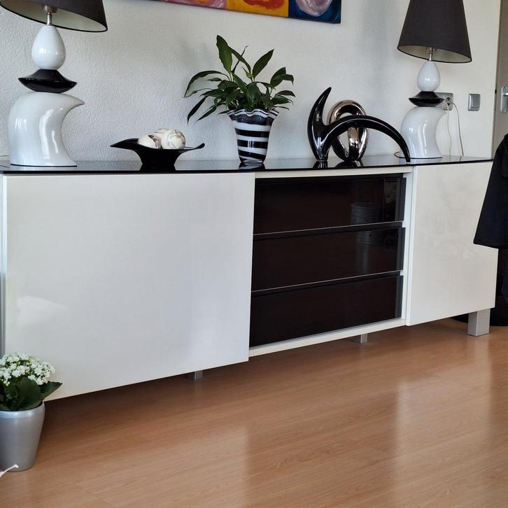 Chique Hoogglans Dressoir Zwart/Wit, Huis en Inrichting, Kasten | Dressoirs, Zo goed als nieuw, 200 cm of meer, 25 tot 50 cm, Met lade(s)