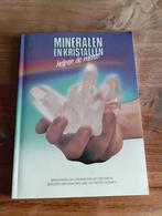 Mineralen & Kristallen Boek - Helpen de Mens, Achtergrond en Informatie, Spiritualiteit algemeen, Ophalen of Verzenden, Onbekend