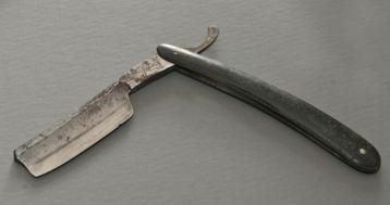 Antiek scheermes beschikbaar voor biedingen