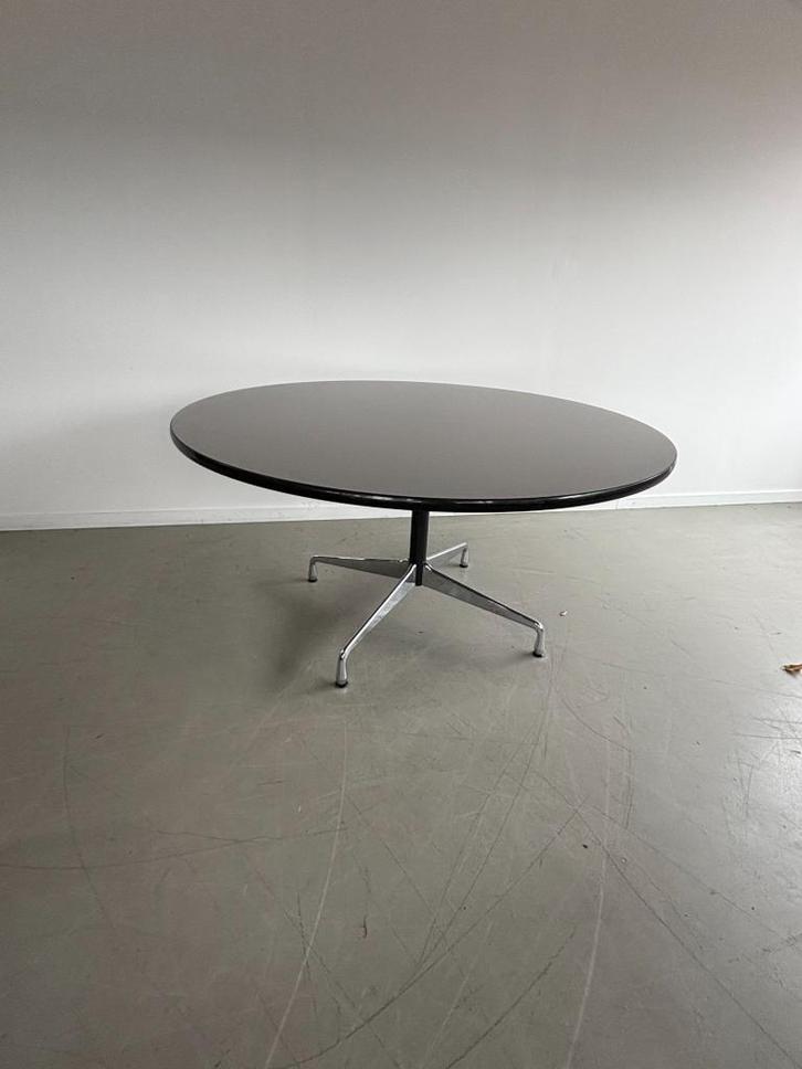 1x Vitra Eames Segmented Table 150Cm Donkergrijs, Huis en Inrichting, Tafels | Eettafels, Zo goed als nieuw, 100 tot 150 cm, 100 tot 150 cm