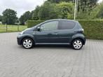 Toyota Aygo AYGO 1.0 12V VVT-I ASPIRATION RED (bj 2012), Gebruikt, Overige carrosserieën, 68 pk, Origineel Nederlands