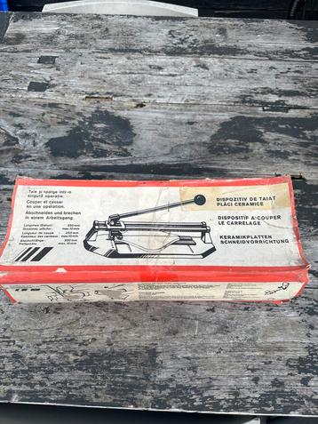 Vintage Tegelsnijder in Doos beschikbaar voor biedingen