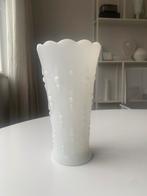 Opaline Vaasje Brocante, Huis en Inrichting, Wit, Ophalen of Verzenden, Minder dan 50 cm, Glas