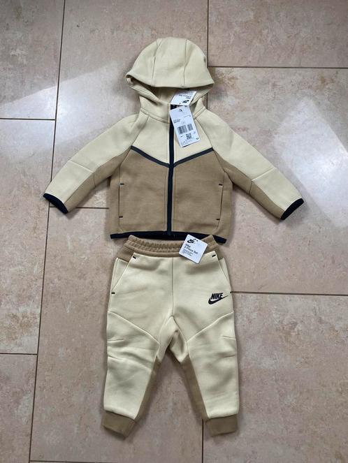 Nike Tech Fleece Infant Baby 2 Piece Suit Jogging Pak, New, Kinderen en Baby's, Babykleding | Maat 86, Nieuw, Jongetje of Meisje