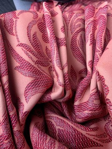 Gordijnen met patroon beschikbaar voor biedingen