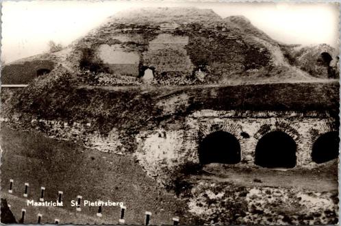 Maastricht - St Pietersberg (1958), Verzamelen, Ansichtkaarten | Nederland, Gelopen, Limburg, 1940 tot 1960, Verzenden