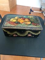 mooi koekblik  koekentrommel met fruitopdruk in mooie staat, Ophalen of Verzenden, Gebruikt, Koek(jes)