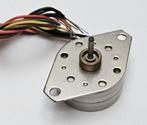 stepper motor Airpax N82101-P1 5Vdc 20.4 Ω/coil 15 deg/st, Ophalen of Verzenden, Zo goed als nieuw