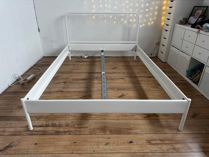 Ikea Bedframe - Wit Metaal, Huis en Inrichting, Slaapkamer | Bedden, Gebruikt, Tweepersoons, 140 cm, 200 cm, Metaal, Wit, Ophalen