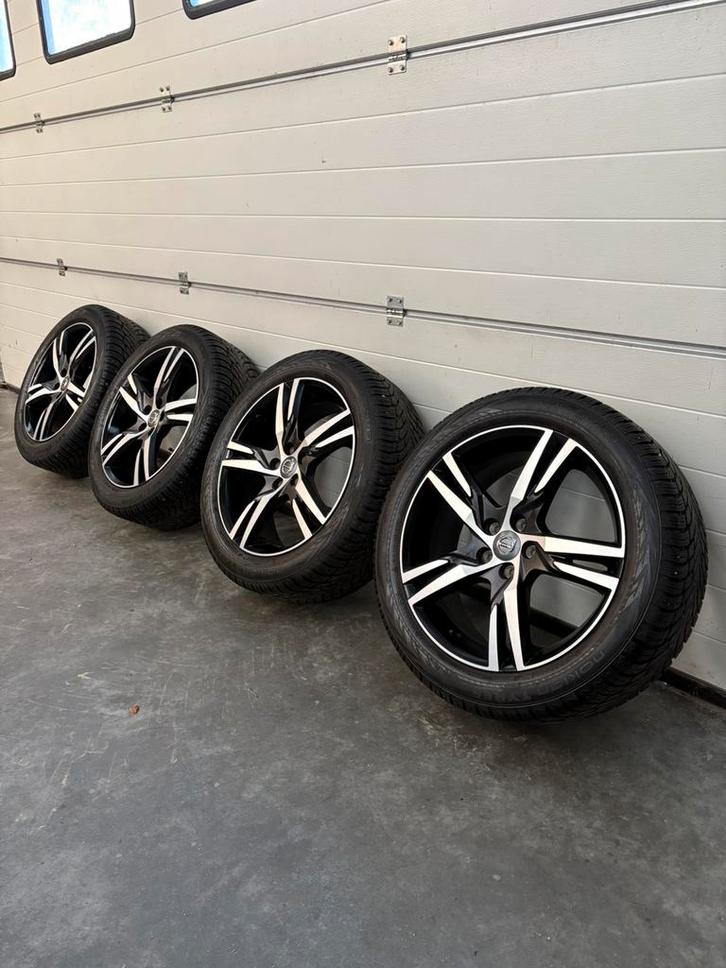 Volvo XC40 19 inch winterset | nieuwstaat | 7+ mm profiel!, Auto-onderdelen, Banden en Velgen, Banden en Velgen, Winterbanden