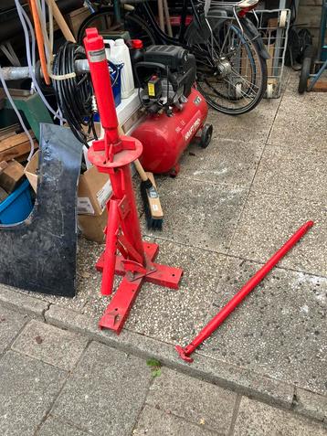 Draagbare bandenwisselaar mammuth beschikbaar voor biedingen