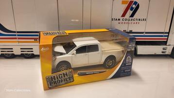 JADA High Profile Nissan Titan White  beschikbaar voor biedingen