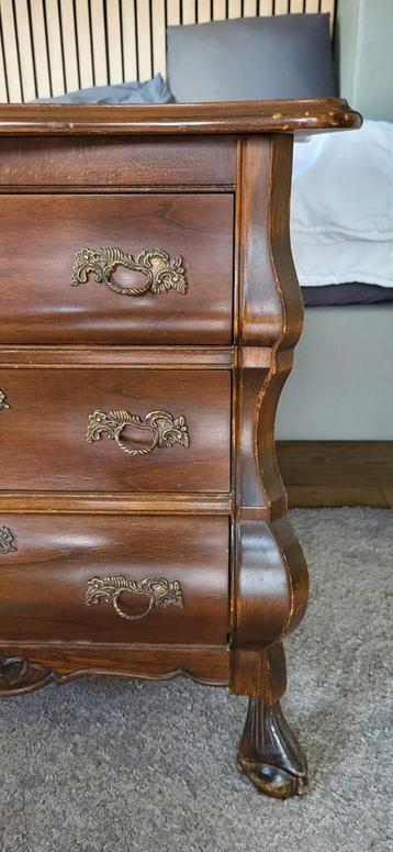 Antieke Houten Commode met 3 Lades beschikbaar voor biedingen
