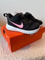 Nike Revolution 5 Zwart/Sunsetpulse maat 22, Ophalen of Verzenden, Zo goed als nieuw, Jongen of Meisje, Sportschoenen