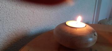 houten waxinelichthouder / spelde kussen beschikbaar voor biedingen