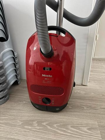 Miele Stofzuiger - 1600 Watt - Schoon en Werkt Goed beschikbaar voor biedingen