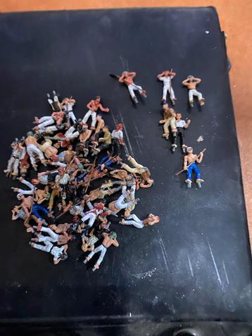Miniatuur stalen poppetjes 46 stuks beschikbaar voor biedingen